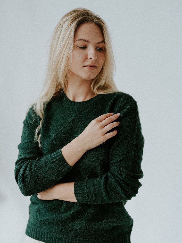 Sweter z wełny jaka zielony