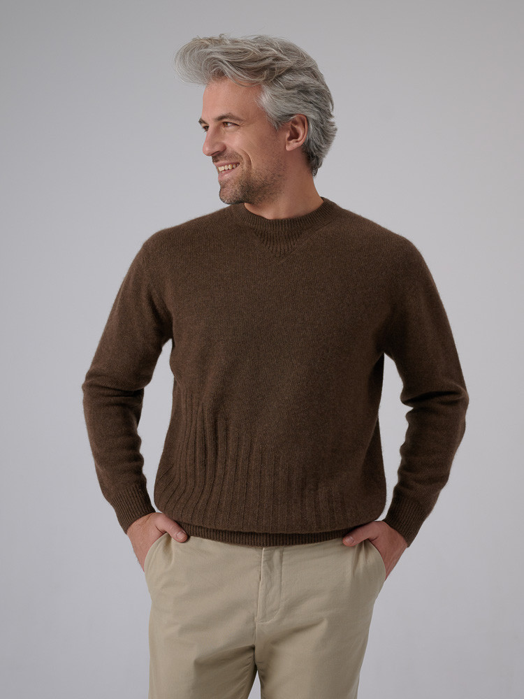 Sweter z wełny jaka brązowy