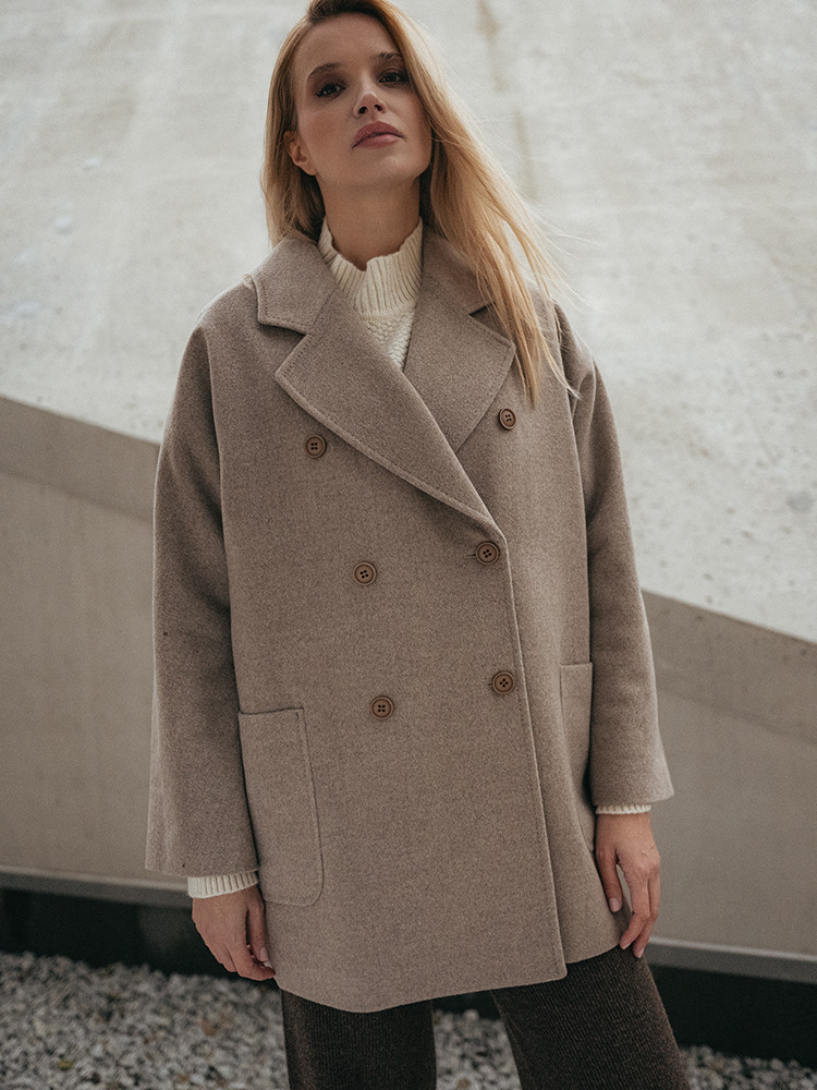 Krótki płaszcz damski z kaszmiru