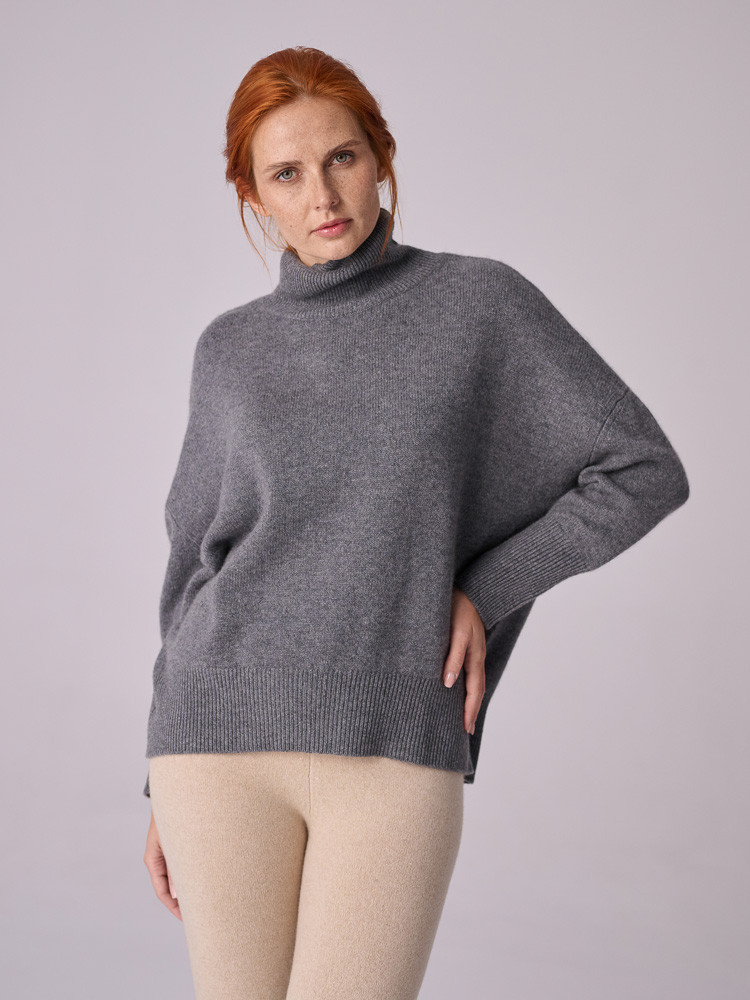 Ciemnoszary golf kaszmirowy oversize