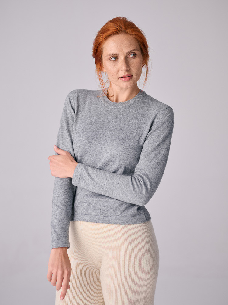 Sweter z wełny owczej szary